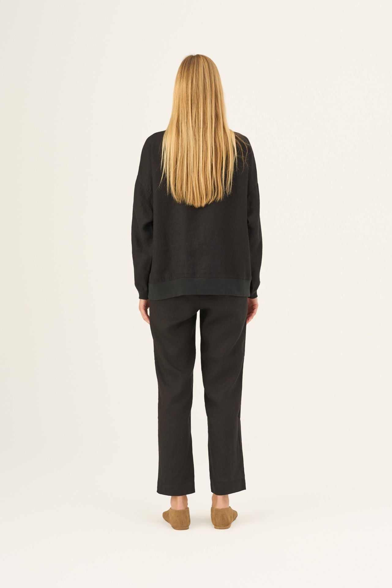 Linen Dahlia Crewneck - Black