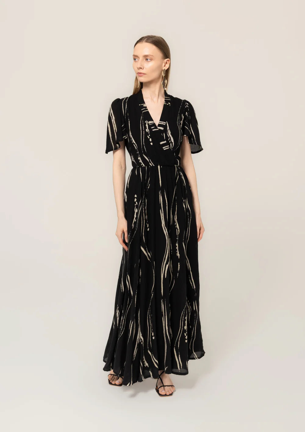 La Vie En Rose Dress - Black Sumi