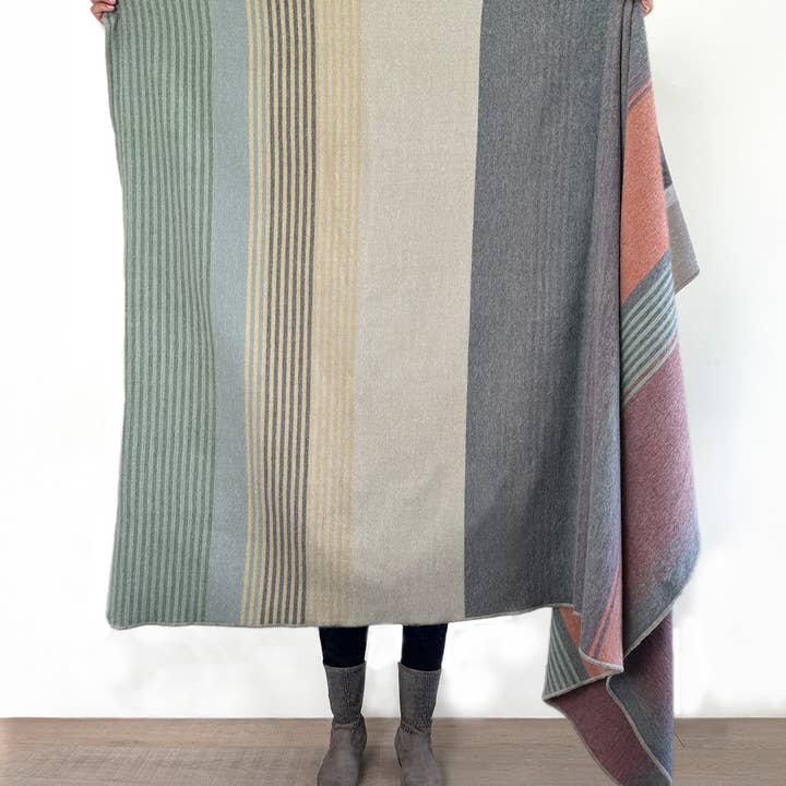 Alpaca Throw, Spectrum