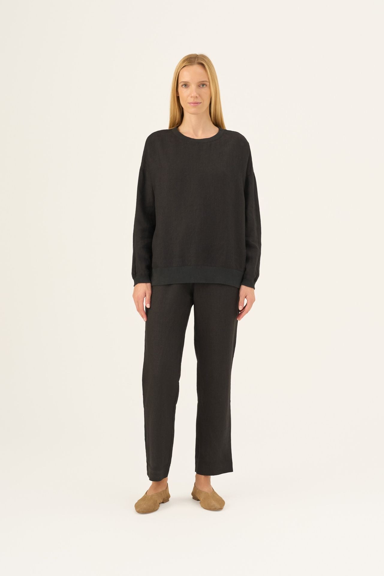 Linen Dahlia Crewneck - Black