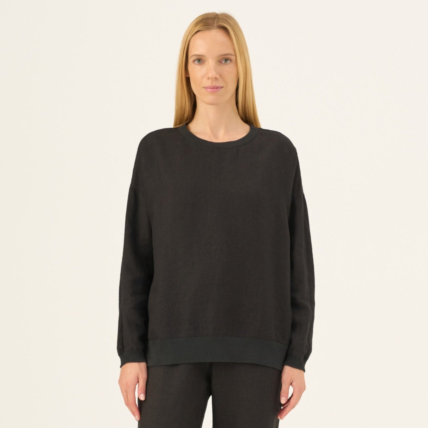 Linen Dahlia Crewneck - Black