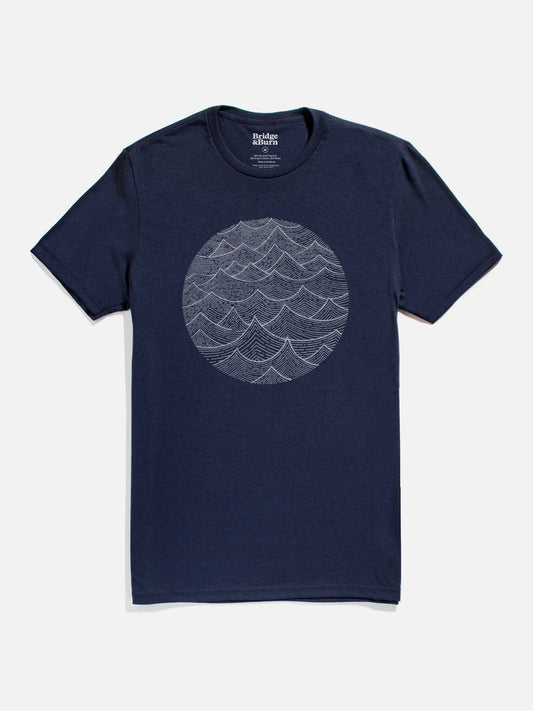 Waves Tee in Navy